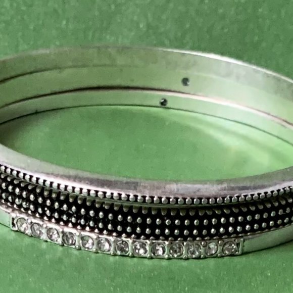 Chico’s Bangle Bracelets, Set of 3 One Size NWT - Picture 3 of 3
